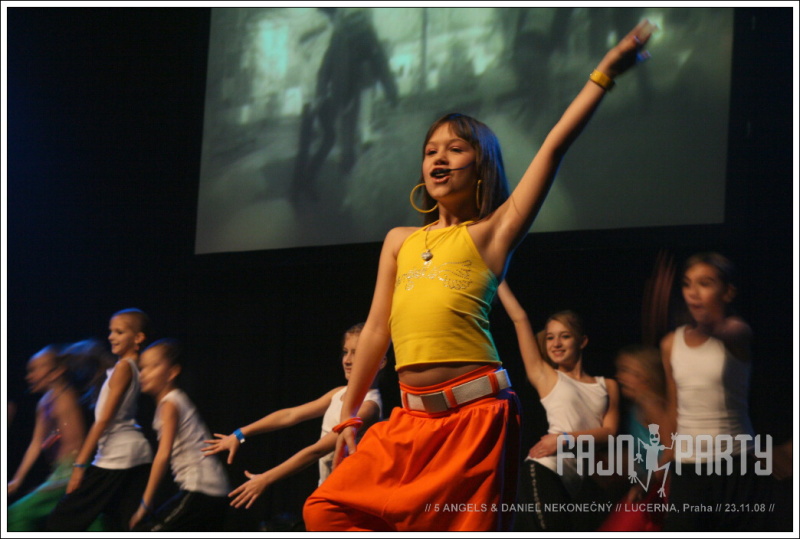 praha_lucerna_5_angels_004.jpg
